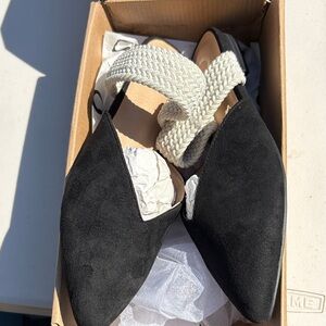 Journee Collection Black and Cream Flats